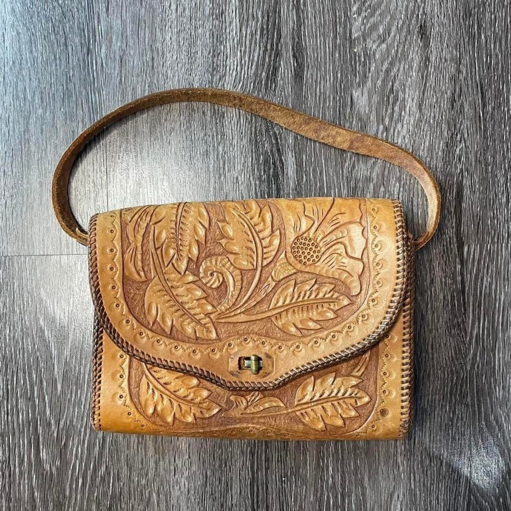 Vintage 1970s hand tooled leather handbag with floral‎ design
